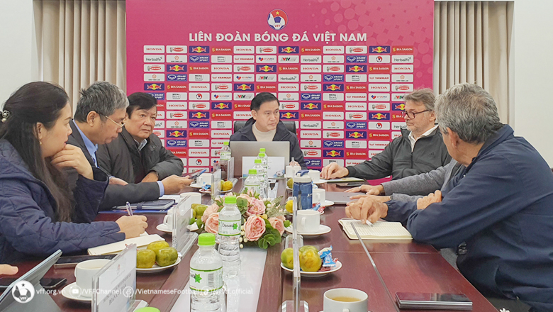 HLV Troussier họp với VFF trước loạt trận cam go của ĐTQG và U23 Việt Nam - Ảnh 1