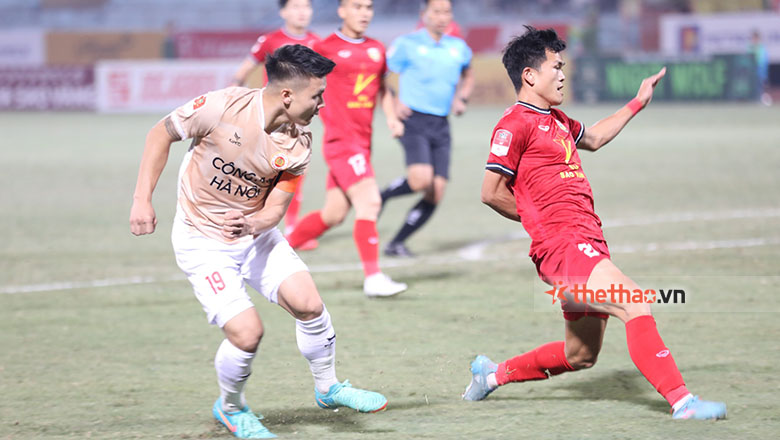 Đội hình xuất sắc nhất vòng 12 V.League: Có Quang Hải, Văn Vũ - Ảnh 1
