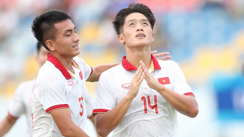 U23 Việt Nam đặt chân tới Tajikistan, tập huấn cho VCK U23 châu Á 2024 - Ảnh 1