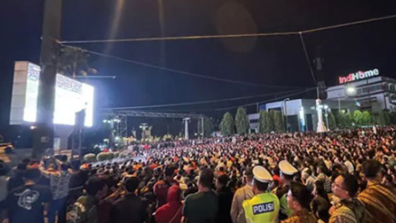 Trận Indonesia vs Việt Nam cháy vé, chính quyền Indonesia tổ chức xem miễn phí trên màn hình lớn - Ảnh 1