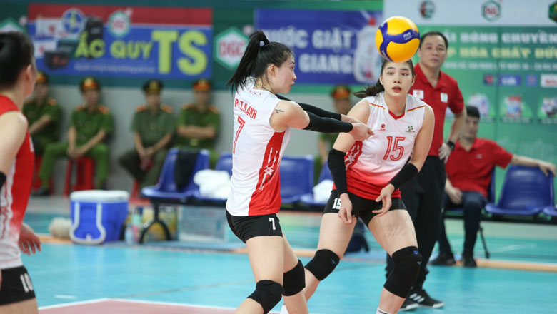 Đội bóng chuyền nữ đẹp nhất Việt Nam 'vui dập' đối thủ, trở lại ngôi đầu bảng giải VĐQG 2024 - Ảnh 1