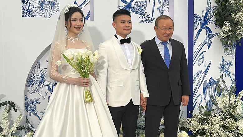 HLV Park Hang Seo rạng rỡ tại đám cưới của Quang Hải - Chu Thanh Huyền - Ảnh 1