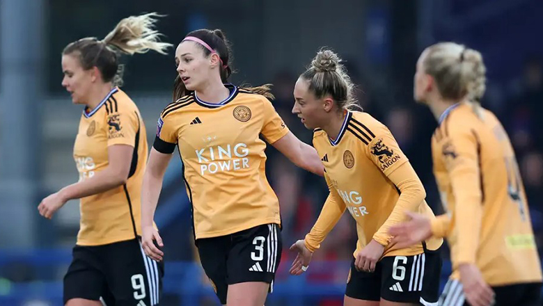 Chuyện lạ ở đội nữ Leicester: HLV bị sa thải vì yêu học trò - Ảnh 1