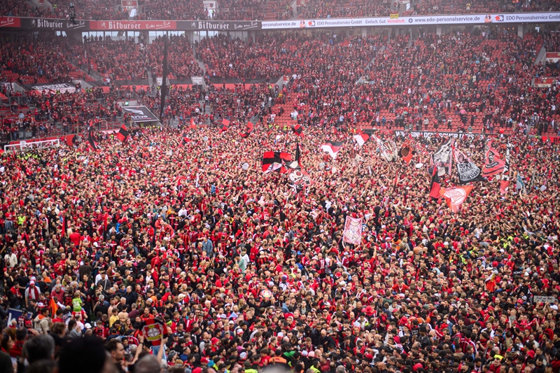 Biển người ăn mừng Bayer Leverkusen vô địch Bundesliga 2023/24 - Ảnh 4