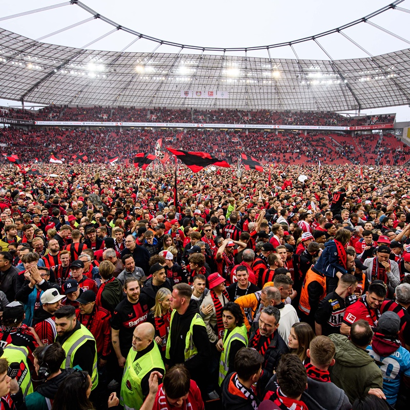 Biển người ăn mừng Bayer Leverkusen vô địch Bundesliga 2023/24 - Ảnh 6