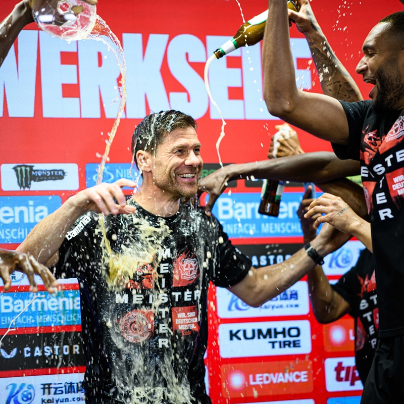 Biển người ăn mừng Bayer Leverkusen vô địch Bundesliga 2023/24 - Ảnh 8