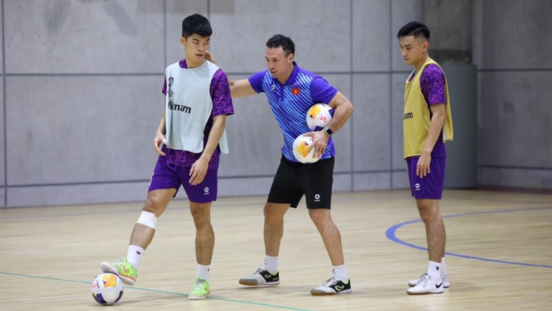 HLV Diego Giustozzi: 'Ngoài mục tiêu World Cup, VCK Futsal châu Á 2024 là cơ hội để tuyển Futsal Việt Nam tiến bộ' - Ảnh 1