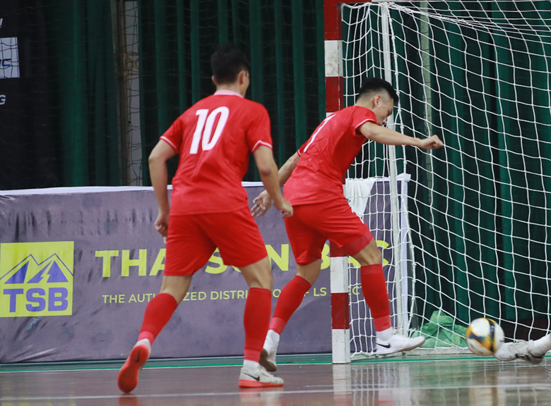 ĐT futsal Việt Nam hòa thất vọng Myanmar, tự làm hẹp cửa đi tiếp - Ảnh 1