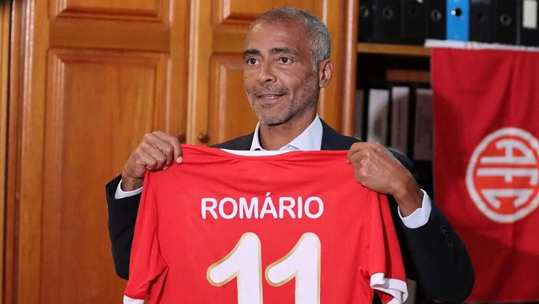 Huyền thoại Romario bất ngờ trở lại thi đấu chuyên nghiệp ở tuổi U60 - Ảnh 1