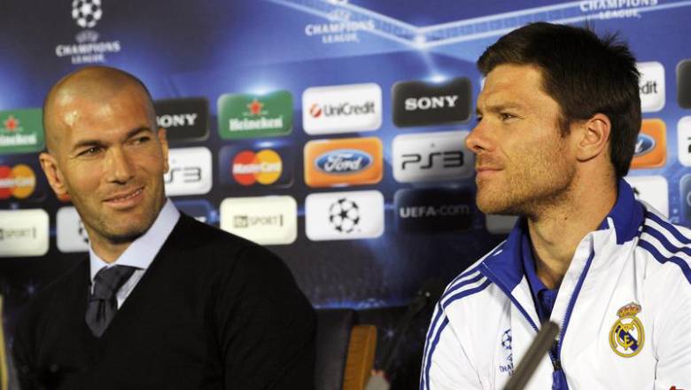 Bayern quyết tâm chiêu mộ Zidane: Hùm Xám mang cả ‘Thầy’ Alonso về để trả thù Leverkusen? - Ảnh 1
