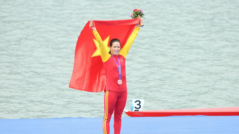Phạm Thị Huệ òa khóc khi giành vé dự Olympic Paris 2024 - Ảnh 1