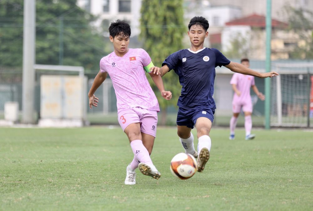 U17 Việt Nam thua 1-3 U17 Hà Nội trước thềm giải U19 Đông Nam Á 2024 - Ảnh 1