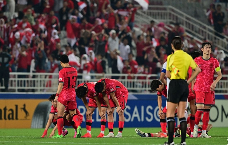 Hàn Quốc thua Indonesia, các sếp Liên đoàn bóng đá lại... cúi đầu xin lỗi - Ảnh 1