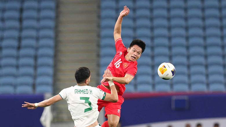 HLV Hoàng Anh Tuấn thông cảm cho thẻ đỏ của Mạnh Hưng, khen U23 Việt Nam đá đẹp - Ảnh 1
