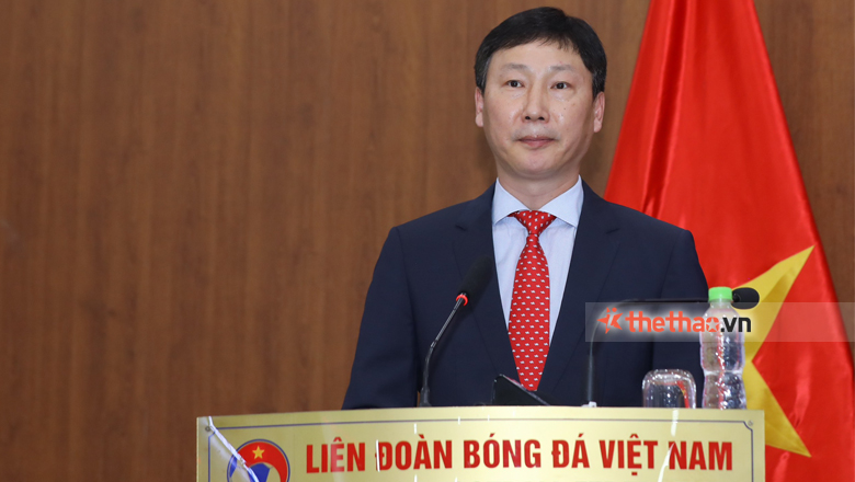 HLV Kim Sang-sik: “Tôi muốn cầu thủ Việt Nam trung thành, cùng tôi hướng đến đến triết lý chiến thắng” - Ảnh 1