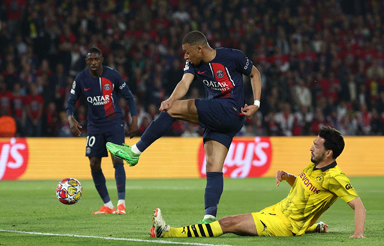 Trung vệ 35 tuổi của Dortmund giật ‘cú đúp’ cầu thủ xuất sắc nhất trước PSG - Ảnh 1
