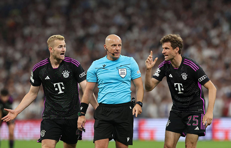 Trọng tài thừa nhận thổi sai, xin lỗi vì khiến Bayern Munich mất bàn thắng - Ảnh 1