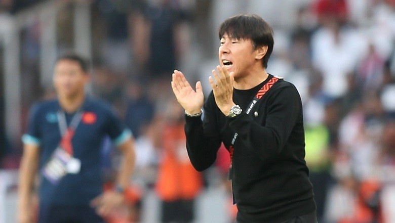 HLV Shin Tae Yong: U23 Indonesia mất vé dự Olympic vì trò hề của trọng tài  - Ảnh 1