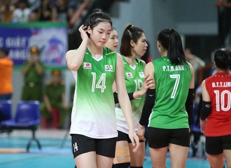 Tuyển bóng chuyền nữ U20 Việt Nam thua tiếc nuối trước đối thủ đến từ Trung Quốc - Ảnh 1