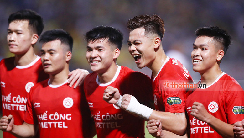 Sau vòng 19 V.League 2023/24: Nóng đỉnh lạnh đáy - Ảnh 1