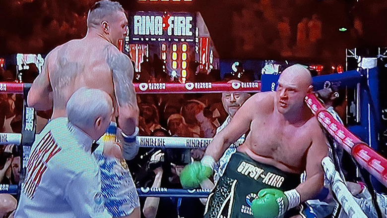 Usyk thắng điểm Tyson Fury, thâu tóm toàn bộ đai vô địch hạng Heavyweight - Ảnh 1