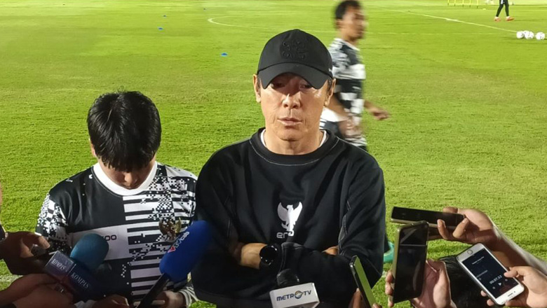 HLV Shin Tae Yong chỉ ra điểm yếu của ĐT Indonesia: Họ ngại giao tiếp - Ảnh 1