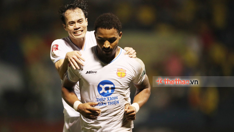 Rafaelson ghi 5 bàn siêu hạng, Nam Định thắng ngược ngoạn mục trên sân Thanh Hóa - Ảnh 2