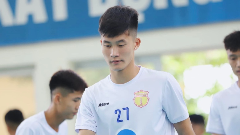 Tiền đạo trẻ nhất tuyển Việt Nam tự tin gây ấn tượng với HLV Kim Sang-sik  - Ảnh 1