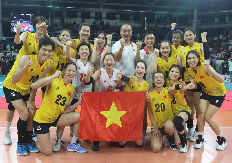 Những dấu ấn đặc biệt của tuyển bóng chuyền nữ Việt Nam sau chức vô địch AVC Challenge Cup 2024 - Ảnh 1
