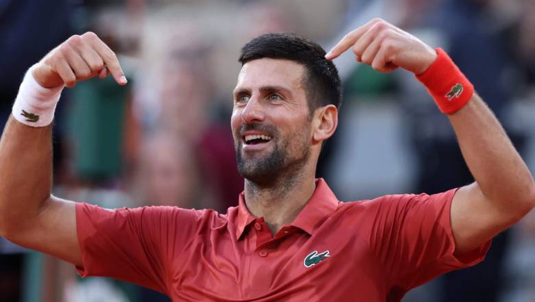 Djokovic lại thoát hiểm ở Roland Garros, xô đổ 2 kỷ lục của Federer - Ảnh 1