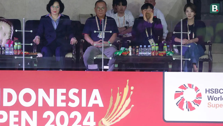 Trước trận gặp Philippines, HLV tuyển Indonesia đi xem... cầu lông - Ảnh 2