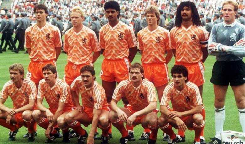 Lịch sử EURO 1988: Bộ 3 người Hà Lan bay - Ảnh 2