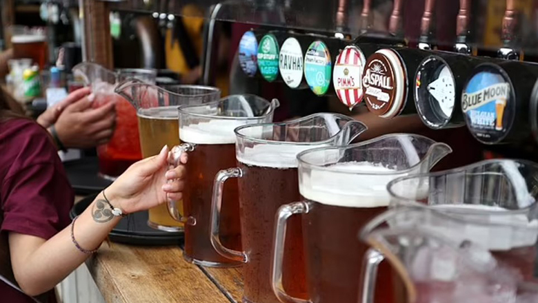 Cảnh sát Đức khuyến khích CĐV Anh… hút cần thay vì uống bia ở EURO 2024 - Ảnh 1