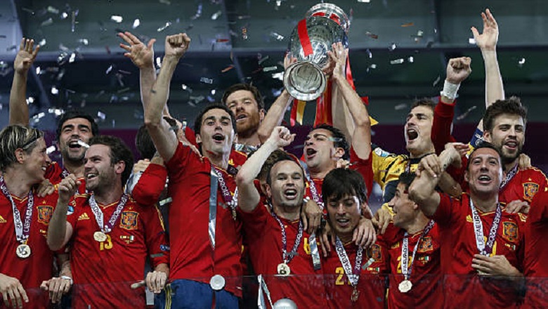 Lịch sử EURO 2012: Tây Ban Nha bảo vệ thành công ngôi vương - Ảnh 1