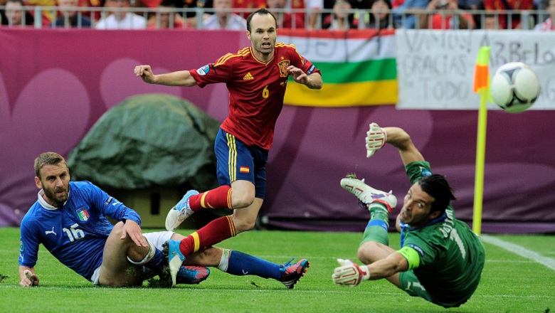 Lịch sử EURO 2012: Tây Ban Nha bảo vệ thành công ngôi vương - Ảnh 2