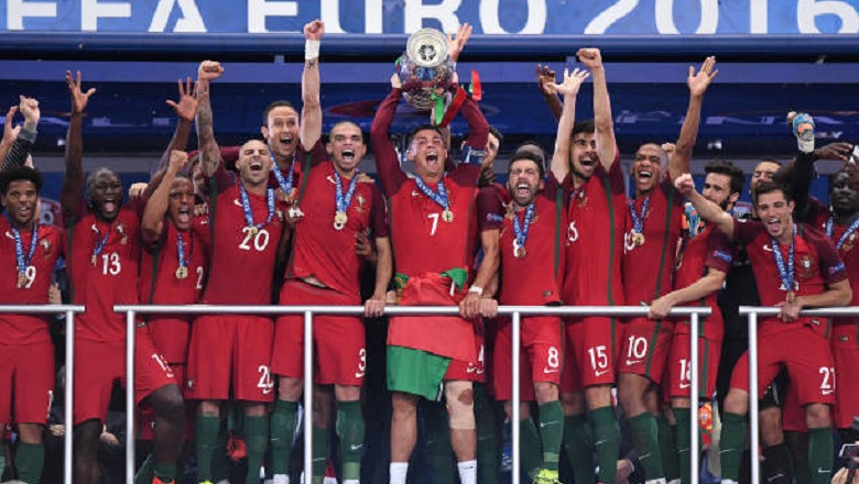 Lịch sử EURO 2016: Nước mắt CR7 và lần đầu của Bồ Đào Nha - Ảnh 1