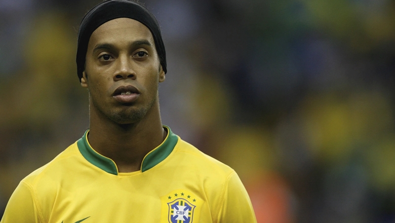 Ronaldinho nói dối trắng trợn, đánh lừa tất cả để quảng cáo - Ảnh 1