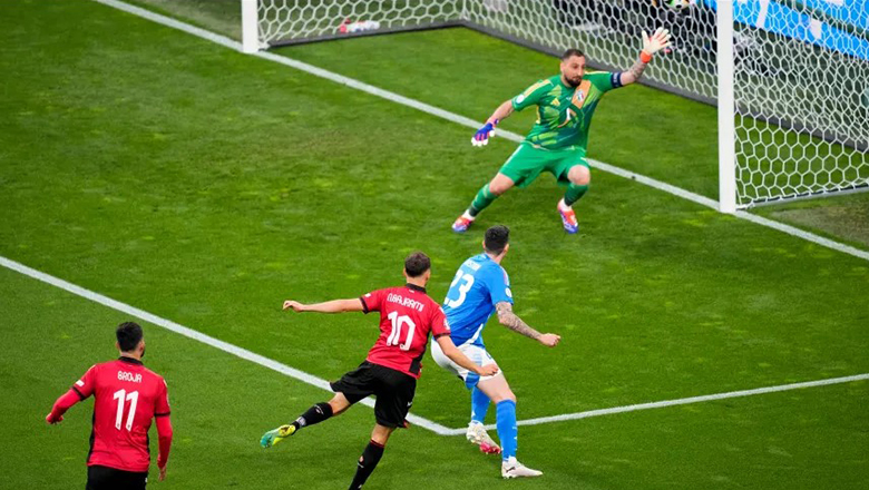 Tiền đạo Albania lập kỷ lục ghi bàn thắng nhanh nhất lịch sử EURO - Ảnh 2