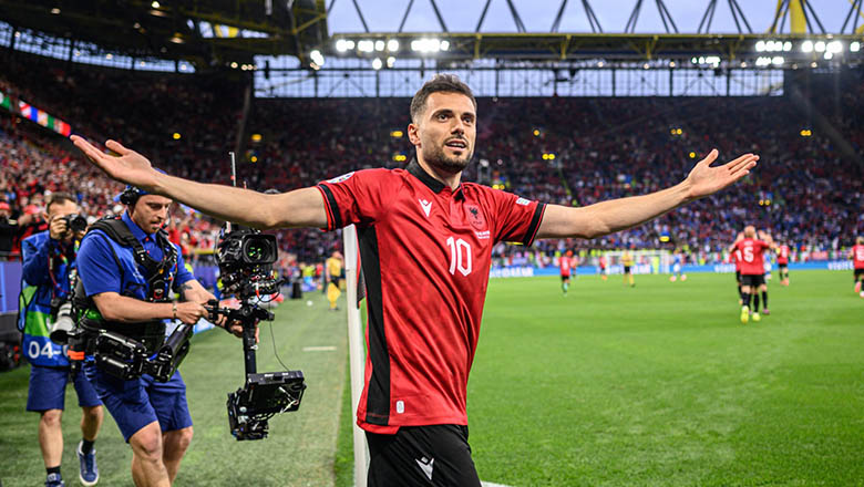 Tiền đạo Albania lập kỷ lục ghi bàn thắng nhanh nhất lịch sử EURO - Ảnh 3