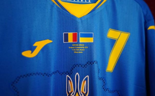 Bị chê nhầm cờ trên áo đấu, ĐT Ukraine phản bác cực căng - Ảnh 2