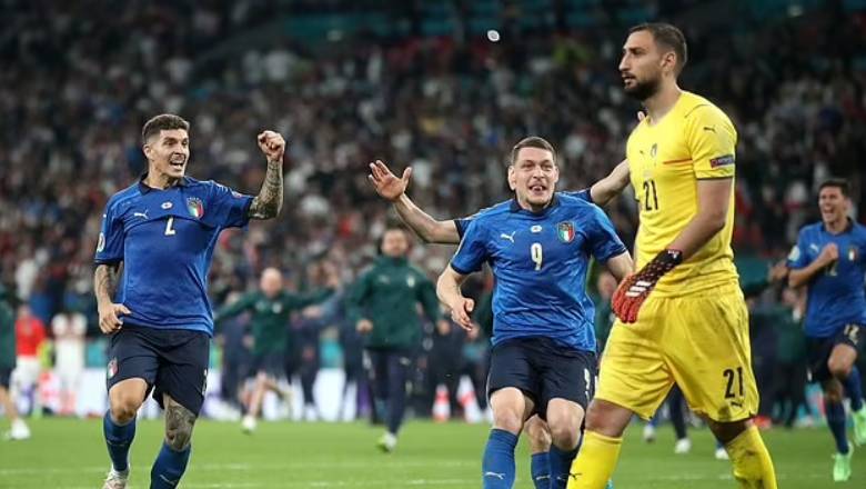 10 khoảnh khắc kinh điển trong lịch sử EURO (P2): Chàng trai mặt đỏ Arshavin hủy diệt Hà Lan, Ronaldo lên đỉnh châu Âu - Ảnh 5