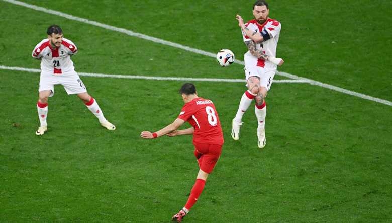 Messi Thổ Nhĩ Kỳ lập siêu phẩm vào lưới Georgia, tái hiện thành tích của Ronaldo sau 20 năm - Ảnh 2
