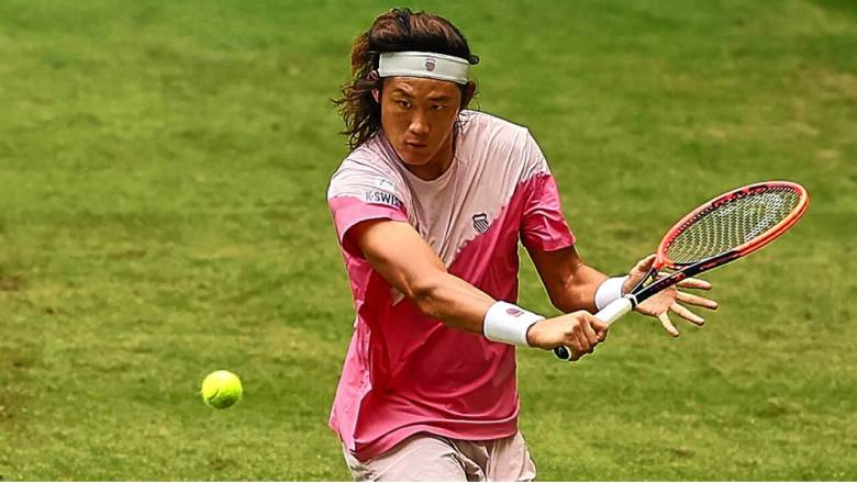 Tay vợt Trung Quốc gây sốc khi loại Medvedev ở vòng 2 Halle Open - Ảnh 2