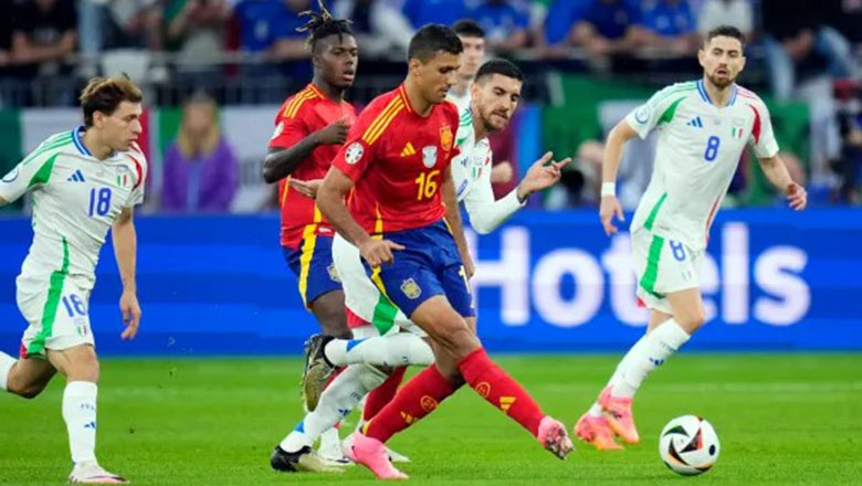 Kết quả bóng đá Tây Ban Nha vs Italia: Ngỡ ngàng bàn phản lưới, giành vé vào vòng trong - Ảnh 2