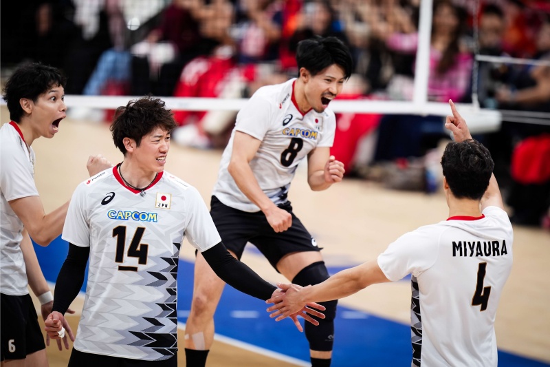 Bóng chuyền nam Nhật Bản ngược dòng khó tin trước đương kim HCV Olympic ở VNL 2024 - Ảnh 1