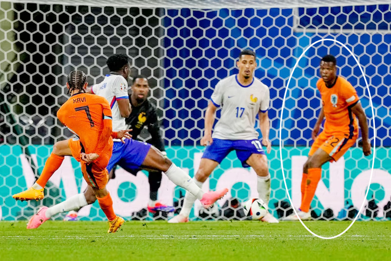 Trọng tài bị chỉ trích vì huỷ bàn thắng rõ mười mươi của ĐT Hà Lan - Ảnh 2