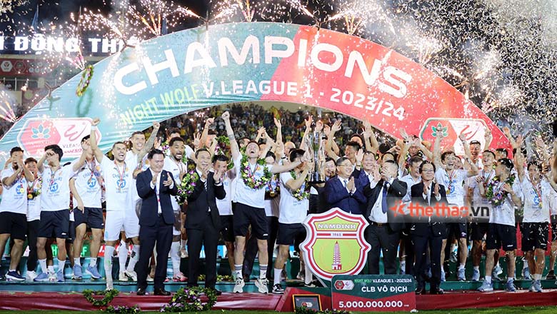 HLV Vũ Hồng Việt, Văn Toàn rạng rỡ trong lần đầu tiên vô địch V.League - Ảnh 3