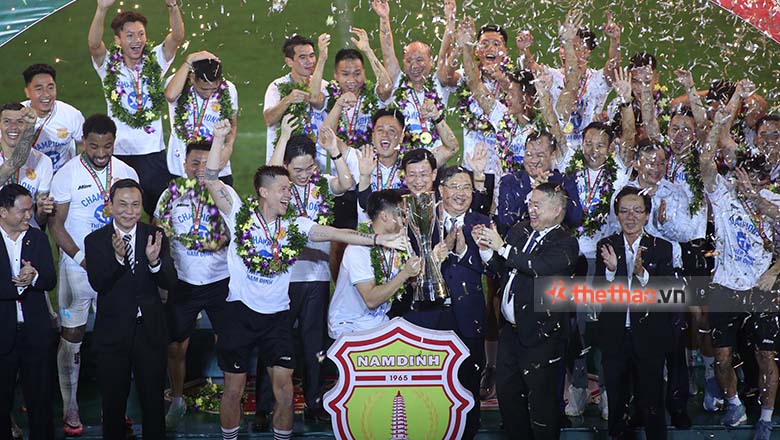 HLV Vũ Hồng Việt, Văn Toàn rạng rỡ trong lần đầu tiên vô địch V.League - Ảnh 7