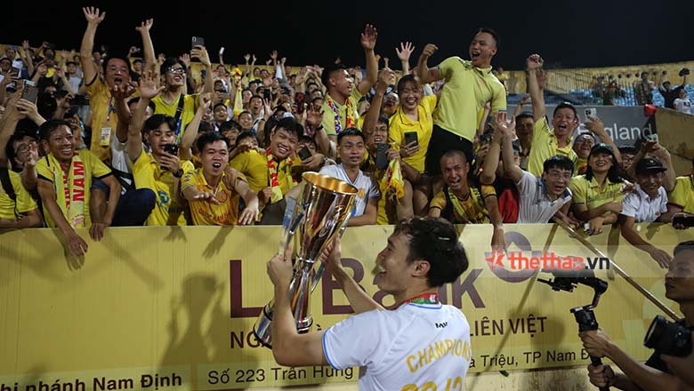 HLV Vũ Hồng Việt, Văn Toàn rạng rỡ trong lần đầu tiên vô địch V.League - Ảnh 11