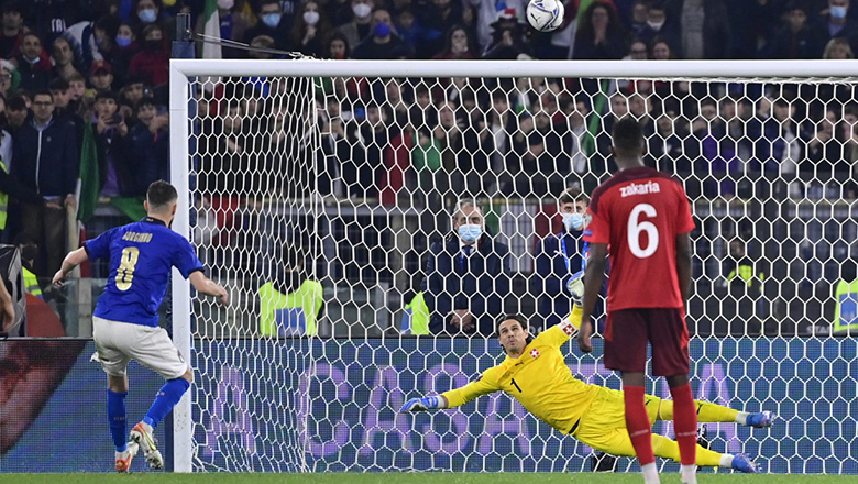 Thủ môn ĐT Thụy Sĩ không muốn phải ‘tái đấu’ Jorginho trên chấm 11m - Ảnh 2